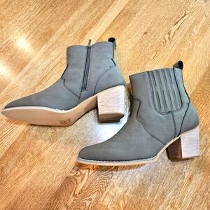 Greenish WESTERN Ankle Boots, Tinstree NIB SZ 9